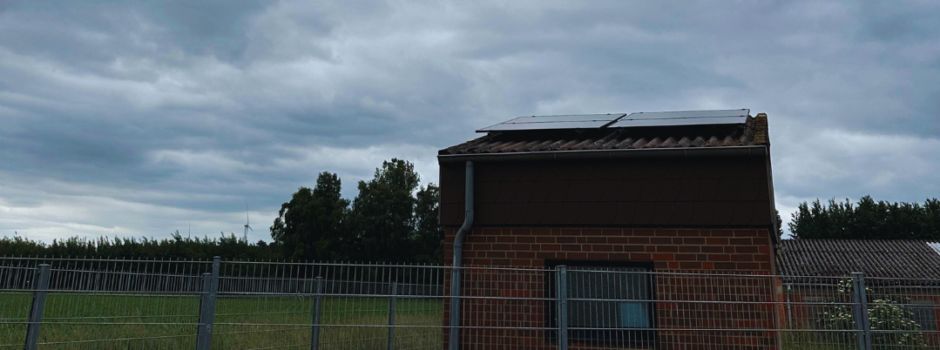 Drei Pumpstationen mit Balkonkraftwerken ausgestattet