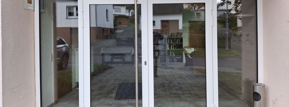 Garderobe und Eingangstür eingebaut