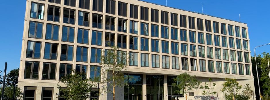 R+V Versicherung bezieht neues Bürogebäude in Wiesbaden