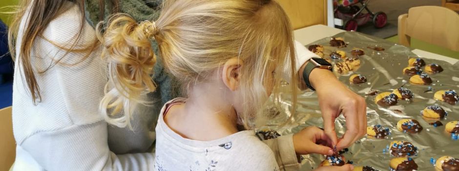 Kinder des cjd-Norbertkindergartens backen erneut Kekse und sammeln Geld für Flutopfer