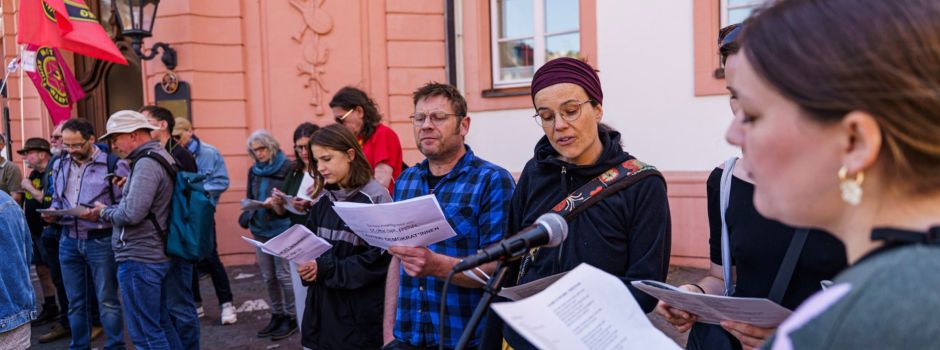 Dudelsäcke und Gesang am Mainzer Schillerplatz: Was war da los?