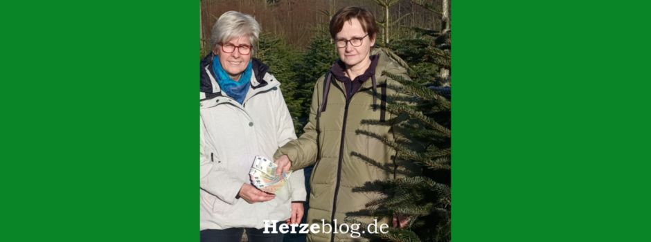 Kunden der Brocker Weihnachtsbäume spenden an die Caritas