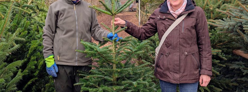 Brocker Weihnachtsbäume übergeben 1.240 € an die Caritaskonferenz