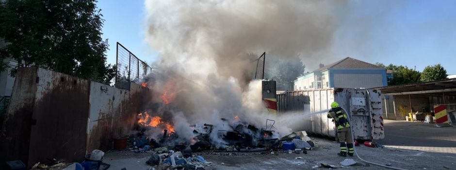 Großes Feuer an B9 in Worms