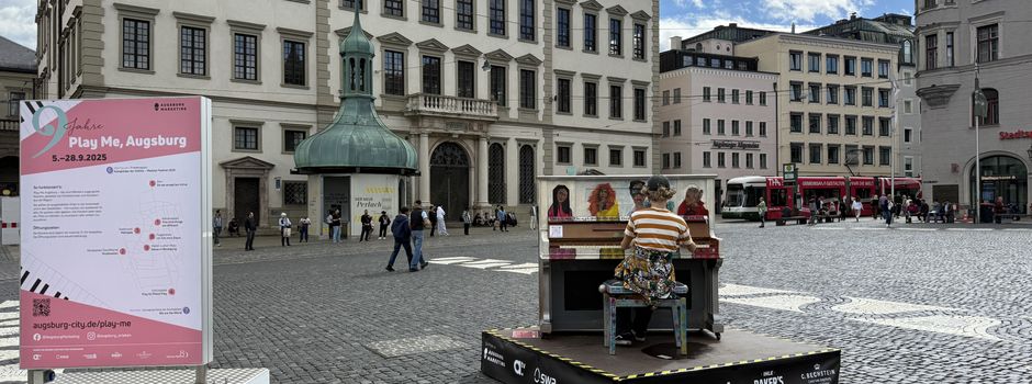 „Play me, I’m Yours“ - 9 bunte Klaviere stehen in  Augsburg