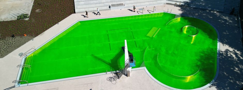 Nanu, grün??? Schwimmbad besteht ersten Technik-Test