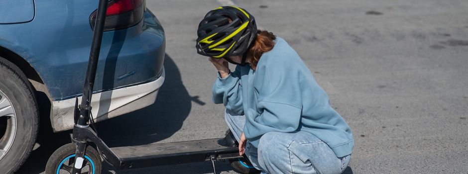E-Scooter-Fahrerin leicht verletzt