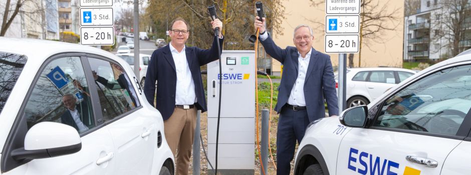 Mitten im Wohngebiet: Neue Ladesäule für E-Autos in Schierstein