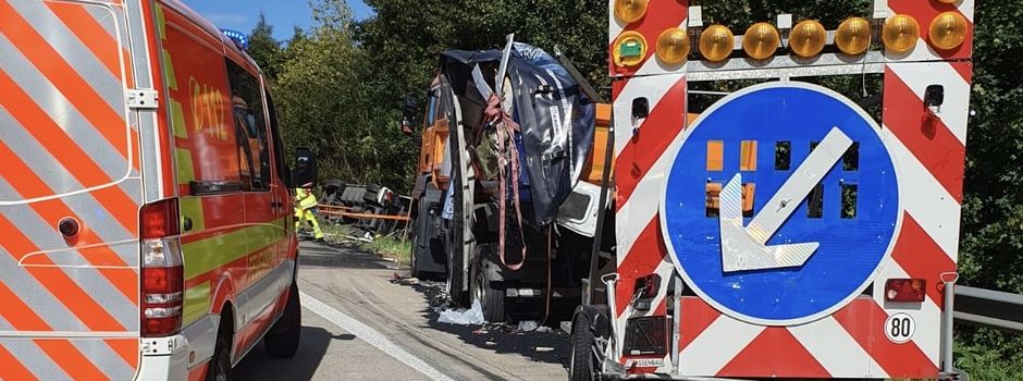 A3 Richtung Köln gesperrt: Drei LKW krachen ineinander