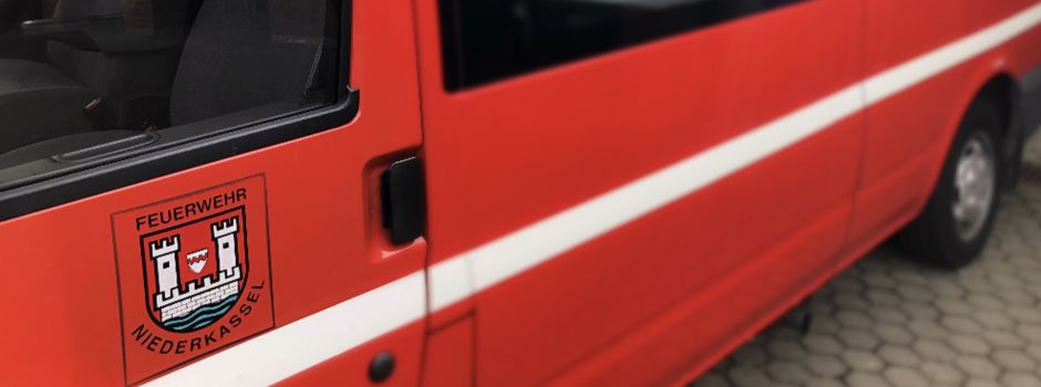 Heckenbrand in Rheidt: Unkrautbrenner löst Feuerwehreinsatz mit zwei Verletzten aus