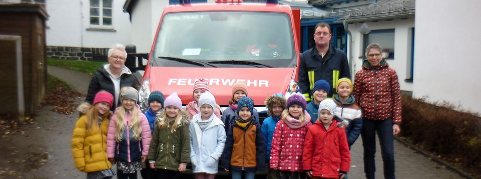 Die Feuerwehr zu Besuch bei den Schlauen Füchsen in der Kita