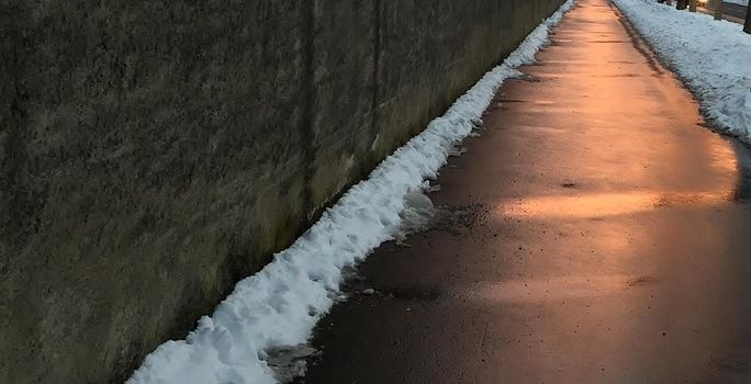 Erinnerung an die Räumpflicht bei Schnee und Eisglätte