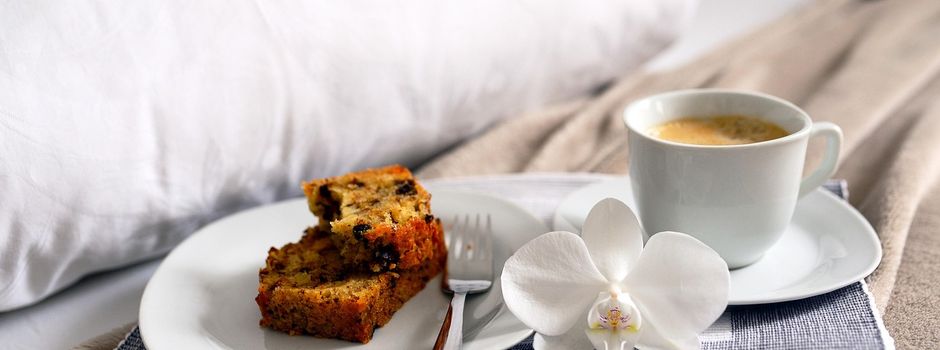 Kaffee und Kuchen auf dem Dorfplatz
