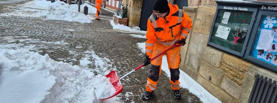 Winterdienst bei anhaltender Glätte im Einsatz