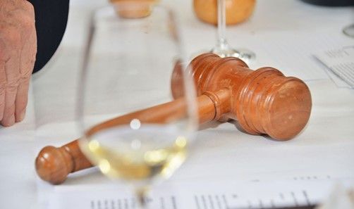 Weinversteigerung im Bad Kreuznacher Kino „Cineplex“