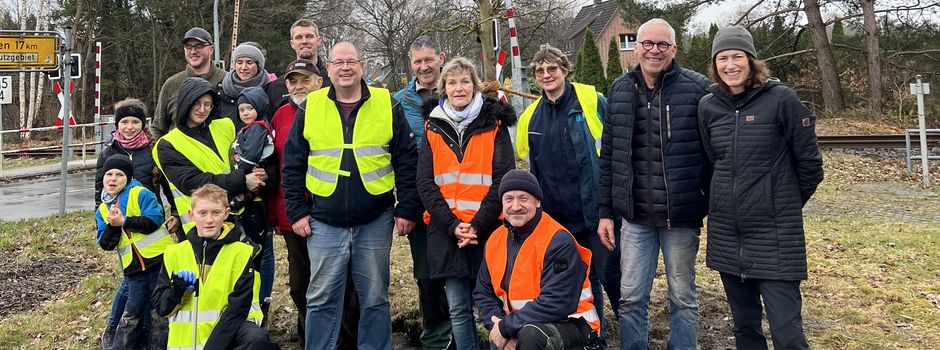 Müll gesammelt und Baum gepflanzt
