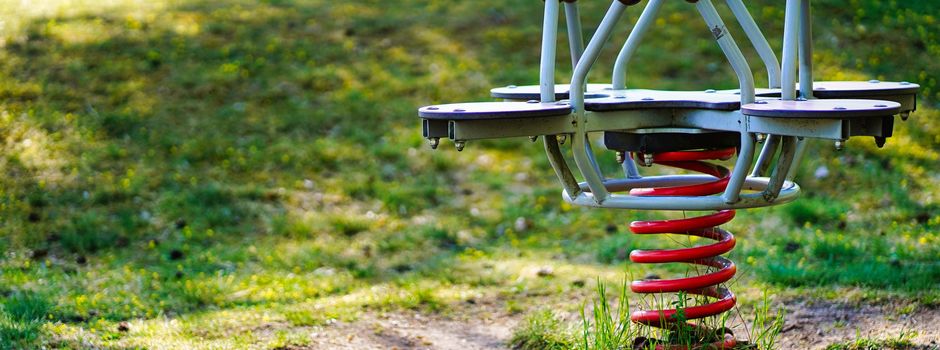 Feuer auf Spielplatz: Jugendliche randalieren in Oppenheim