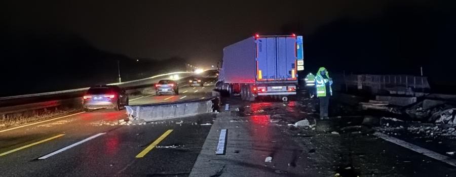 Lkw-Tank bei Wiesbaden aufgerissen: Dutzende Liter Diesel laufen aus