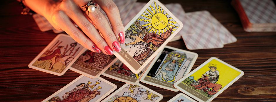 Falsche Wahrsagerin bringt Seniorin um gesamte Ersparnisse