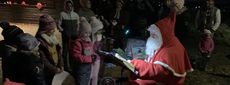 Nikolaus kommt zu den Kindern.