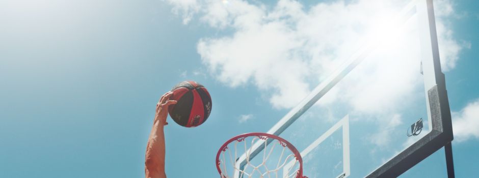 Basketballkörbe und Tischtennisplatten in Augsburg