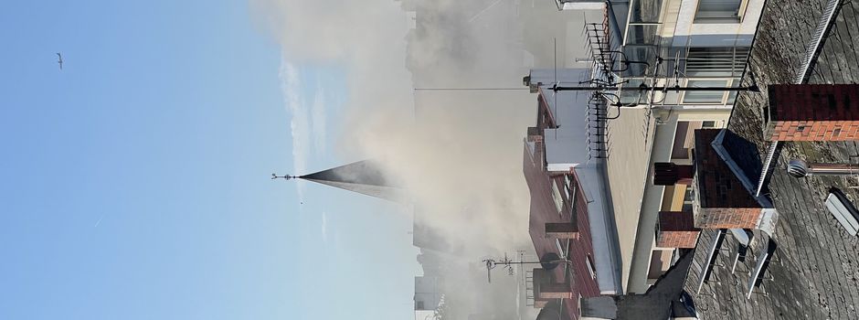 Zwei Feuerwehrmänner kollabiert – schwierige Löscharbeiten in Mainz