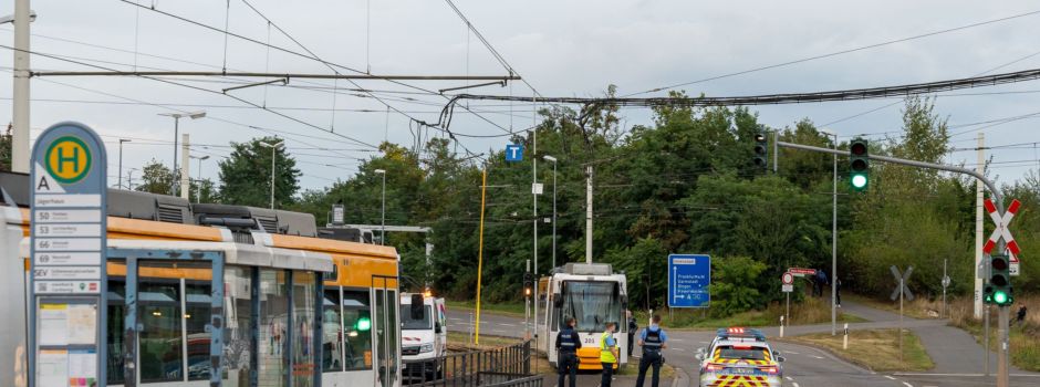 Bus fährt in Oberleitung: Straßenbahnverkehr in Mainz gestört