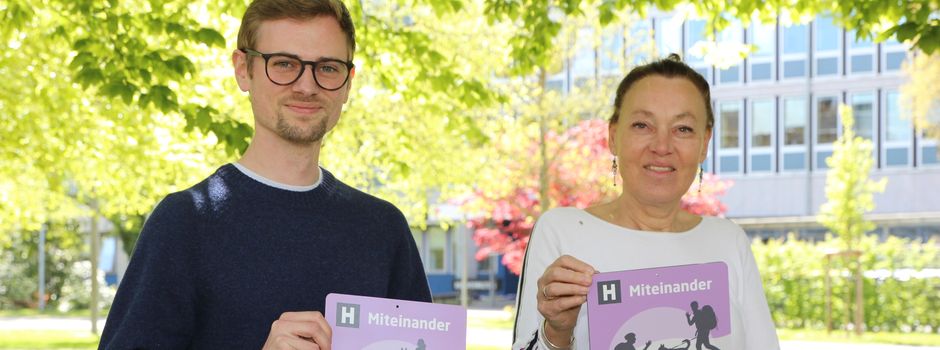 Kleine Schilder mahnen zur Rücksicht