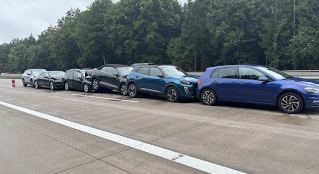 Sechs Fahrzeuge kollidieren auf A 7