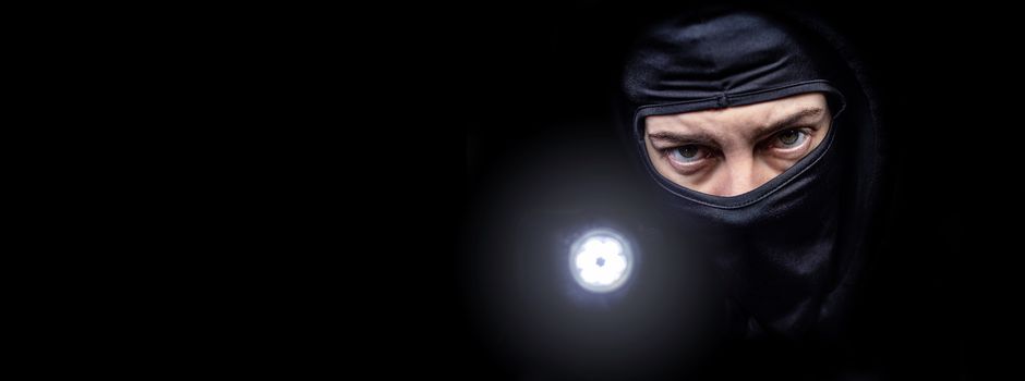 Täter brechen in Tankstelle ein