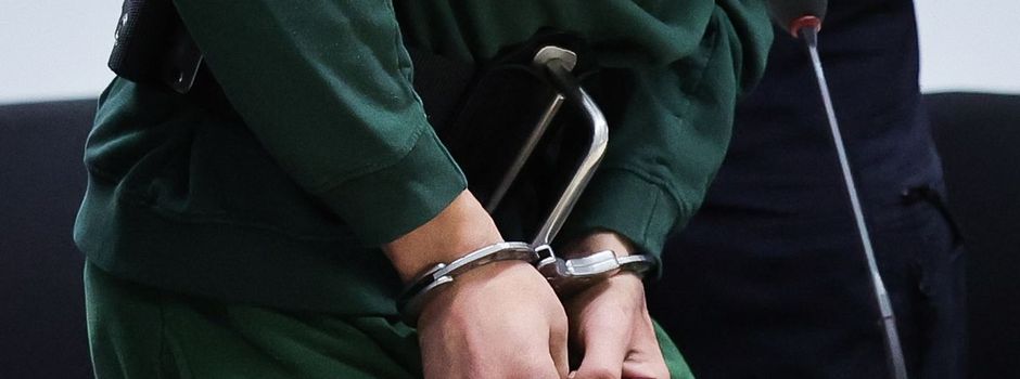 Lebenslange Haft für tödliche Messerattacke im Zug