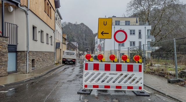 Hochwasser im Ahrtal: Parkplatz gesperrt, Feuerwehren in Alarmbereitschaft
