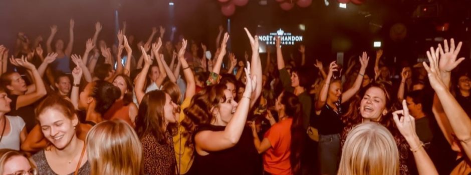Musik an, Kopf aus: „Mama geht tanzen“ kommt in die Kantine Augsburg