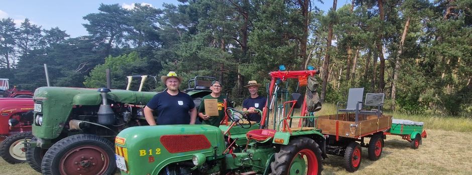 Trotz Hitze ein Erfolg: Trecker- und Oldtimertreffen in Bücknitz