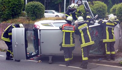 83-Jähriger stürzt mit seinem Auto Hang in Mainz hinab