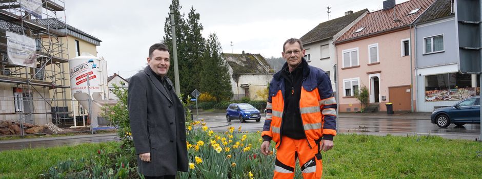 Pilotprojekt Umweltschutz: Gemeinde legt künstliche Rasenflächen an