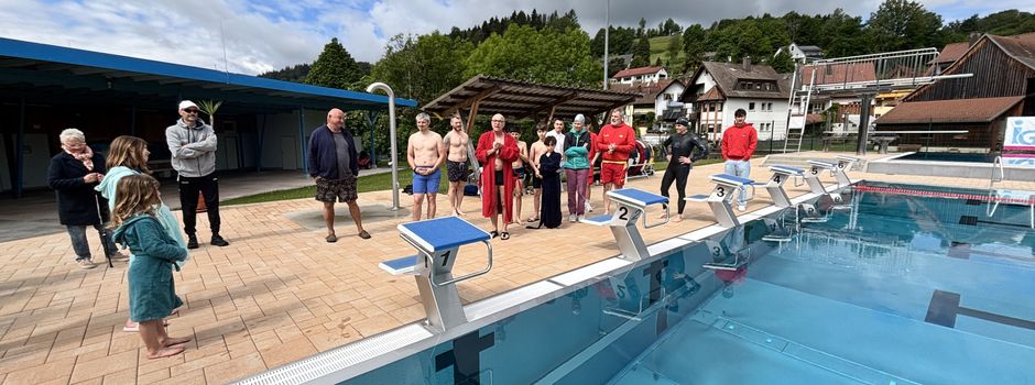 Bürgermeister Tibi eröffnet Badesaison