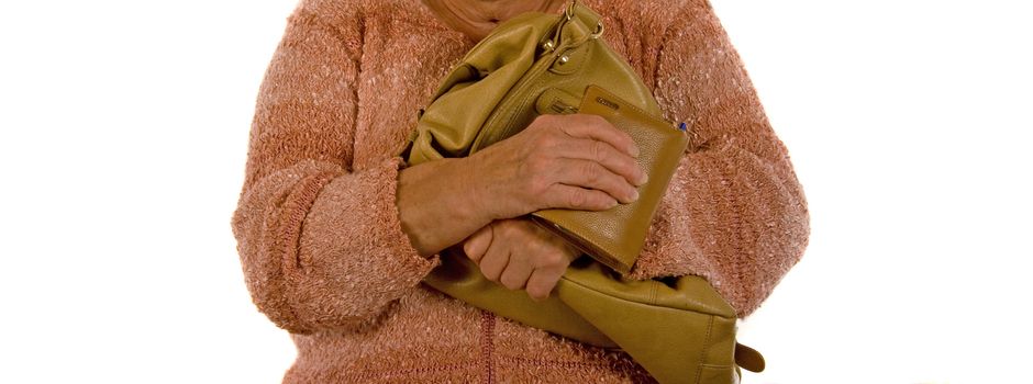 Trickdiebin stiehlt 82-Jähriger die Geldbörse aus der Handtasche