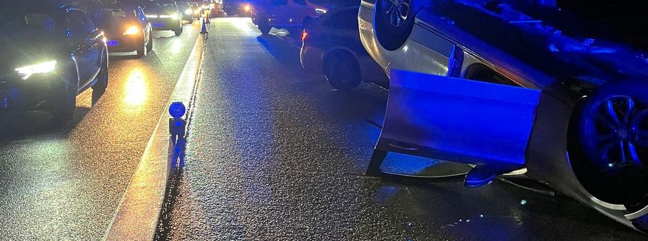 Auto überschlägt sich auf A671 hinter Amöneburger Kreisel in Wiesbaden