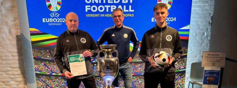 DFB-Punktespiel: FVM ehrt 1. FC Niederkassel neben EM-Pokal