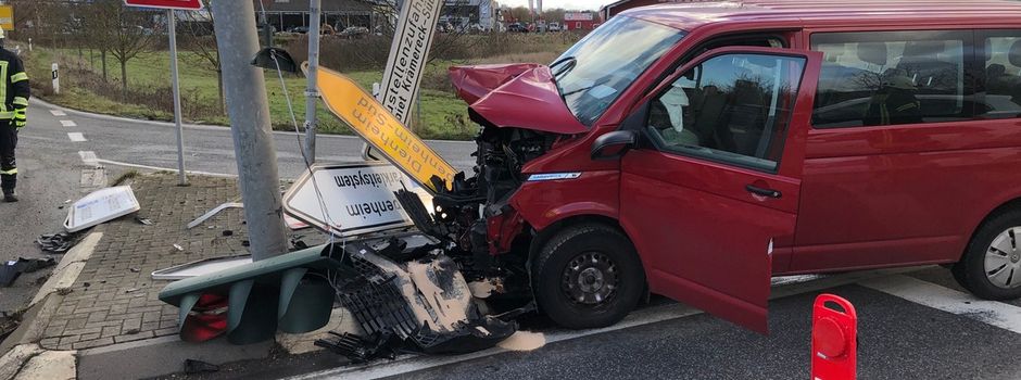 Zwei Verletzte nach schwerem Unfall auf B9