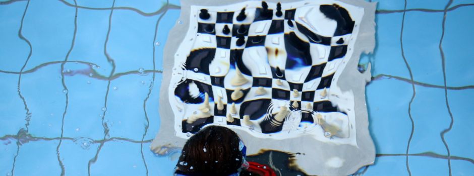 Schach unter Wasser: Troisdorf richtet erste Deutsche Meisterschaft im Unterwasserschach aus