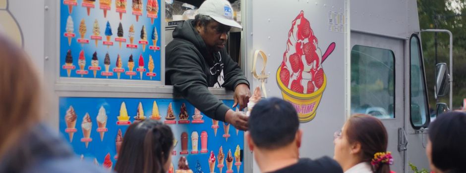 🍦Der Eiswagen „Pippo“ kommt:🍦Jeden Freitag, ca. 19.00 Uhr🍦