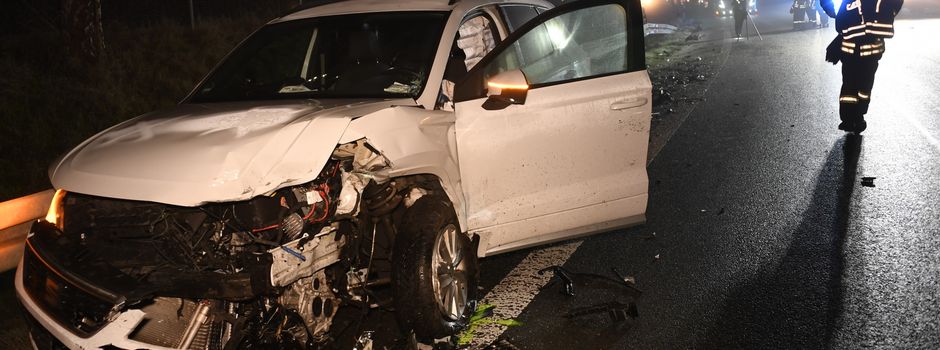 Drei Schwerverletzte bei Unfall auf B64 wegen Glätte