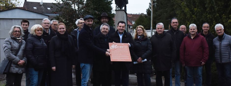 Text- und Bildtafel am Ehrenmal „Schwebender Engel“ in Rehlingen