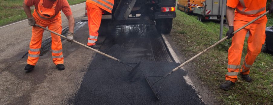 Straßenreparatur Klappe !