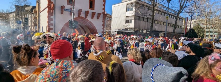 Mainzer Rosenmontagszug: Zwei verletzte Kinder nach Unfall mit Motivwagen