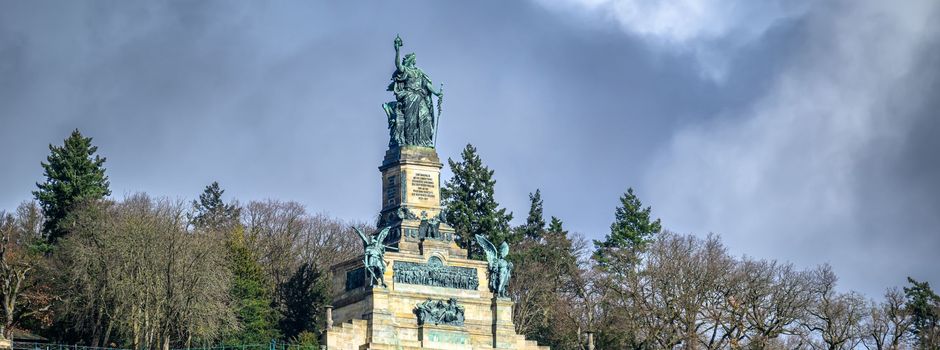 Niederwalddenkmal in Rüdesheim mit Farbe beschmiert