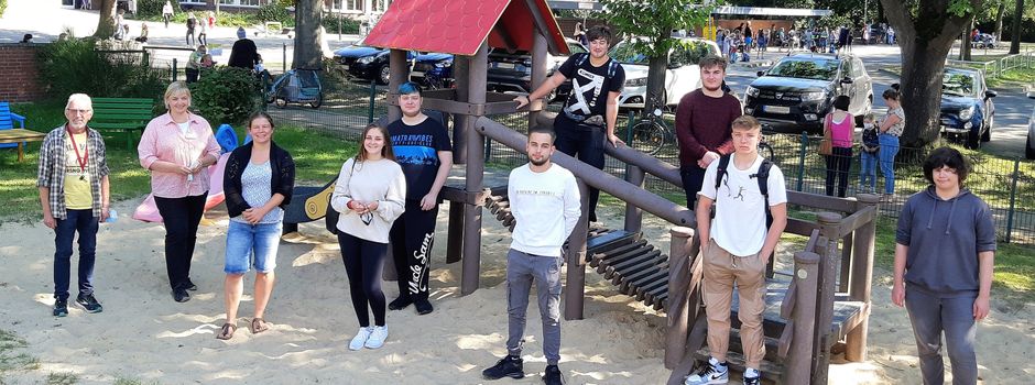 „Jung hilft Alt“: Schneverdinger Schüler bringen „Senioren ans Netz“