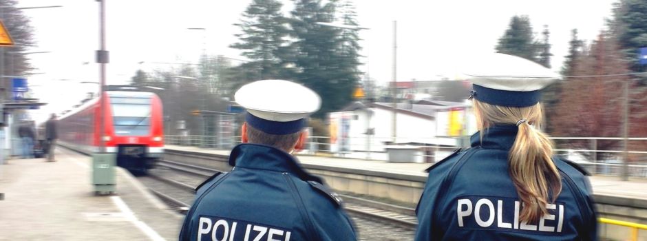 Wiesbadener belästigt Frau (29) in Zug bei München